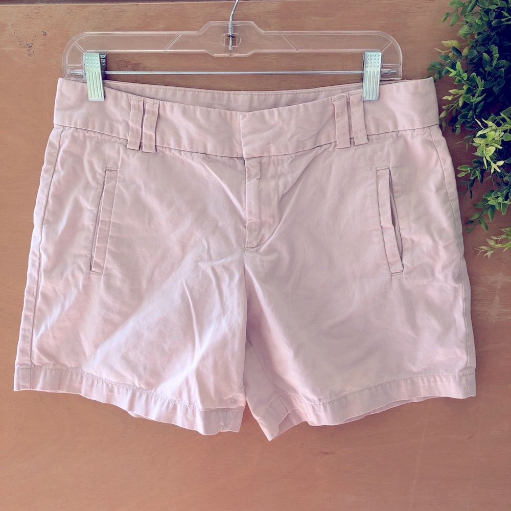 Loft size 4 pale pink shorts. Slightly worn (pics)